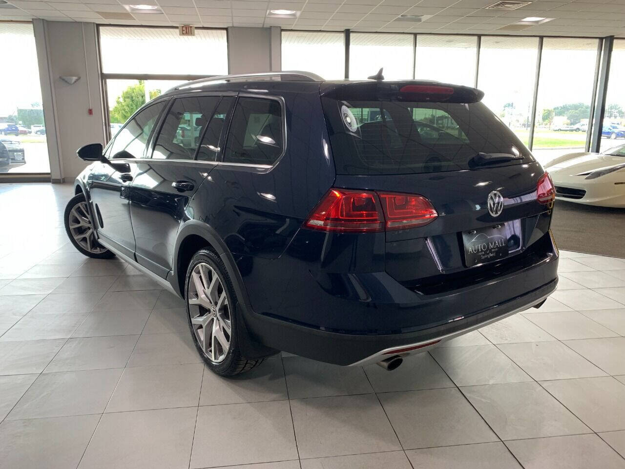 Used 2017 Volkswagen Golf Alltrack S AWD/4WD image 8