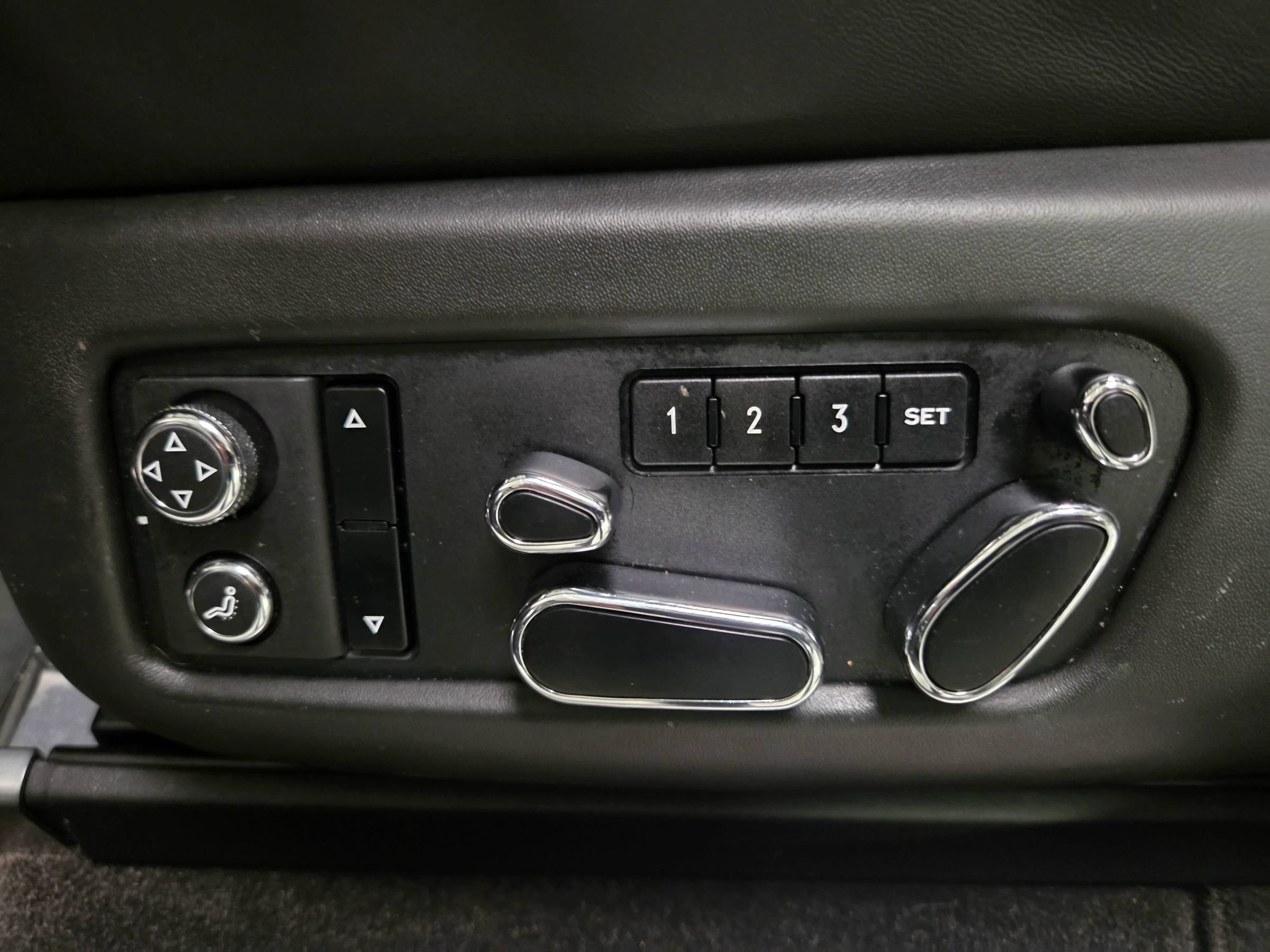 Used 2018 Bentley Flying Spur V8 AWD/4WD image 16