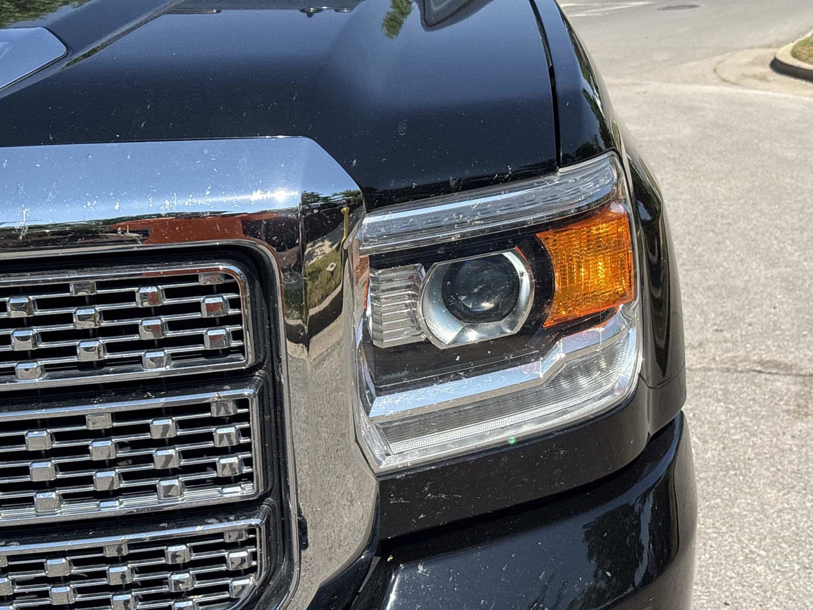 Used 2019 GMC Sierra 2500 Denali w/ Duramax Plus Package AWD/4WD image 11