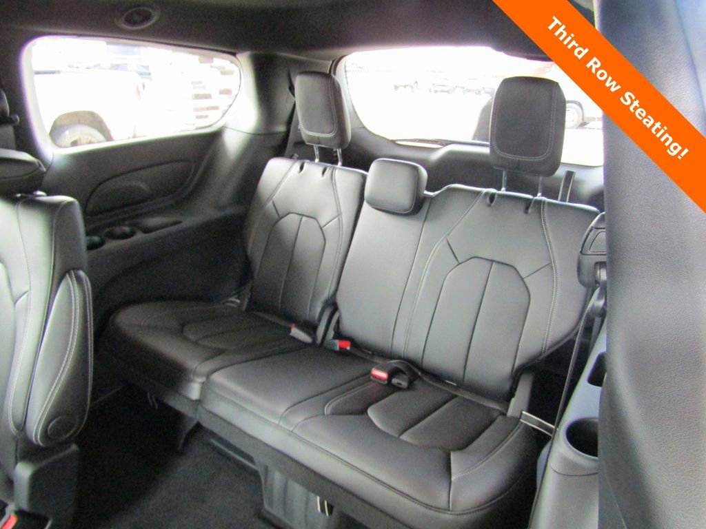 New 2026 Chrysler Pacifica Select image 18