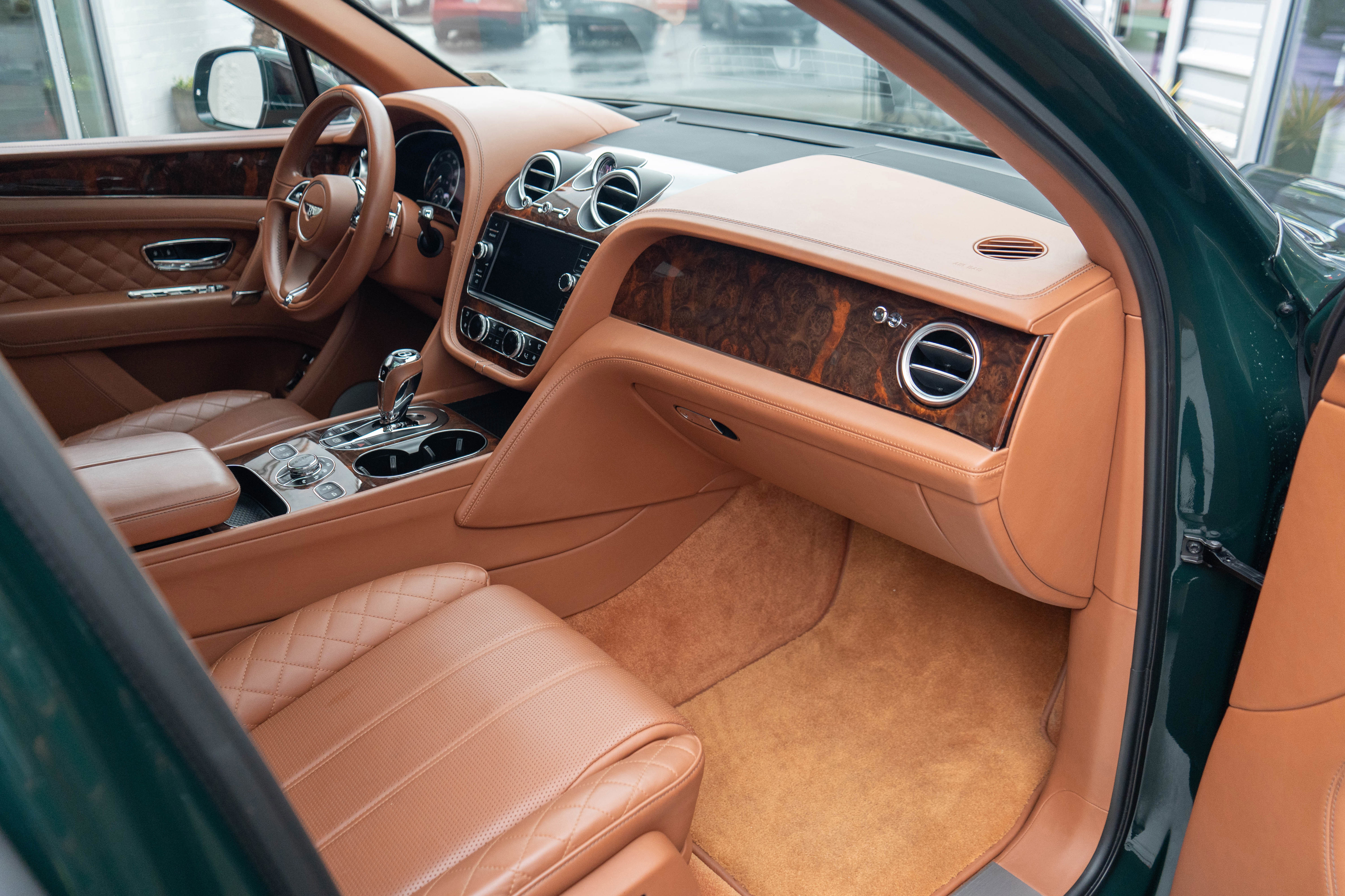 Used 2017 Bentley Bentayga image 33