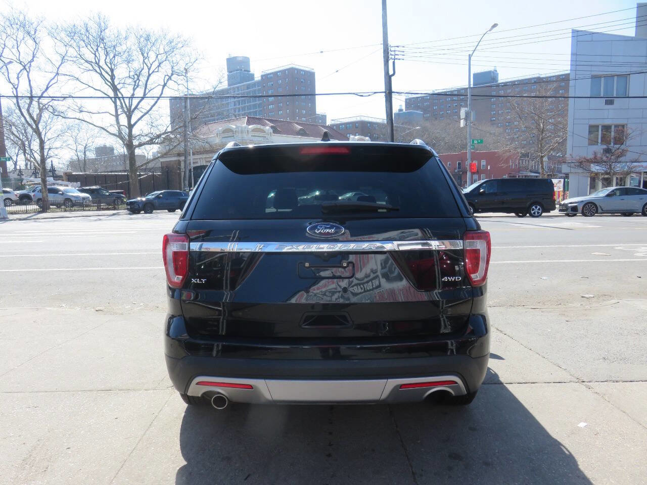 Used 2016 Ford Explorer XLT w/ Equipment Group 202A AWD/4WD image 9