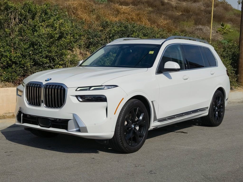 Used 2023 BMW X7 xDrive40i w/ Climate Comfort Package image 26