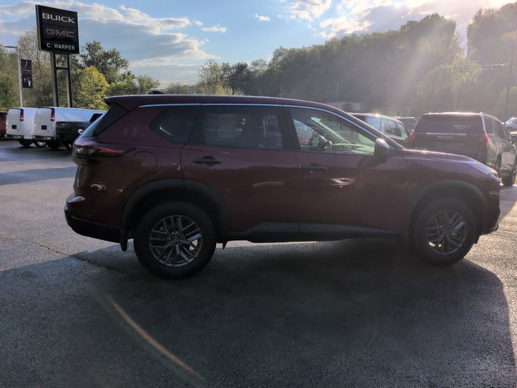 Used 2025 Nissan Rogue S AWD/4WD image 9