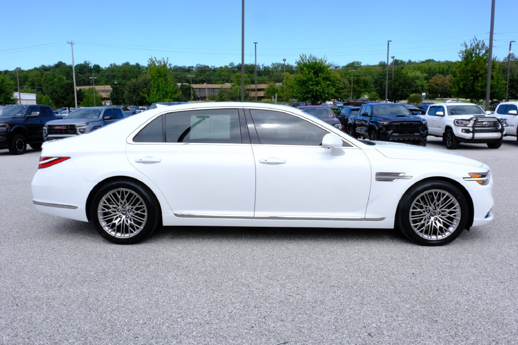 Used 2021 Genesis G90 3.3T Premium RWD image 2