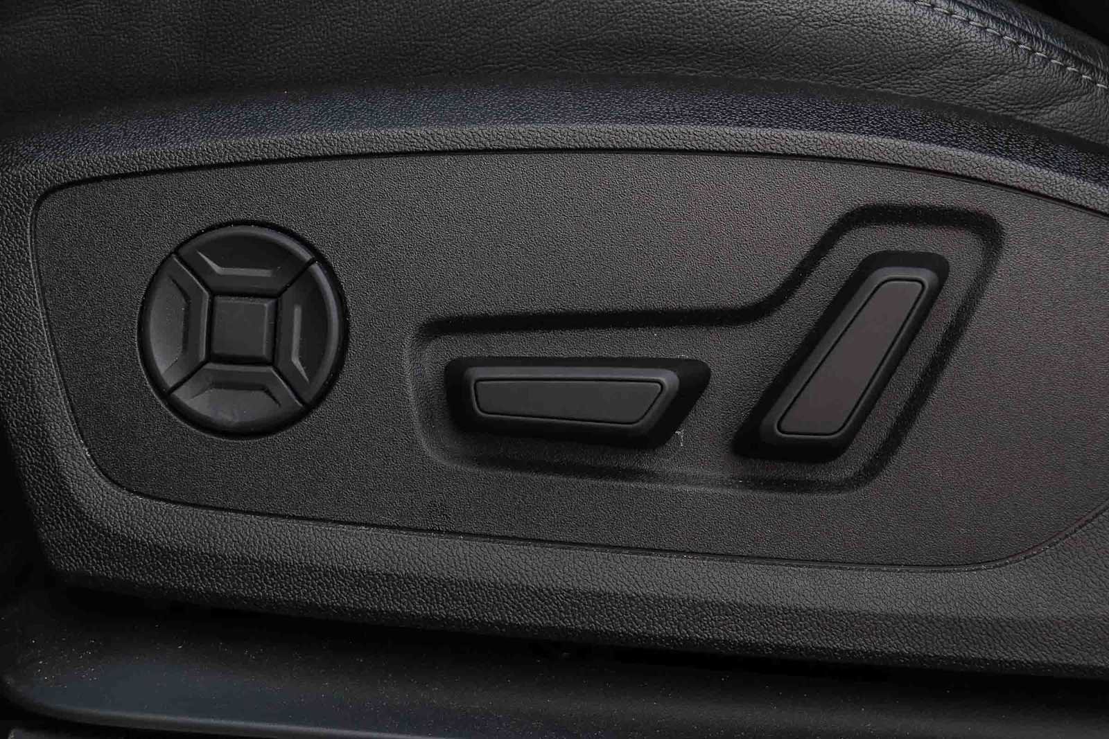 Used 2025 Audi Q6 e-tron Premium w/ Convenience Package image 25