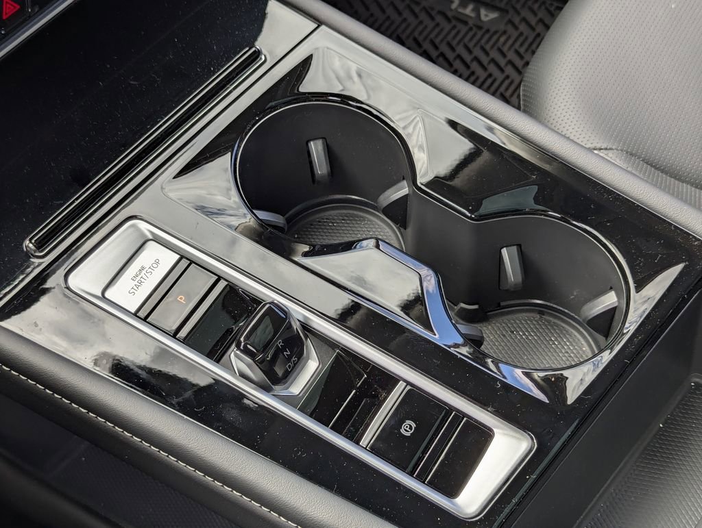 Used 2025 Volkswagen Atlas SEL AWD/4WD image 16