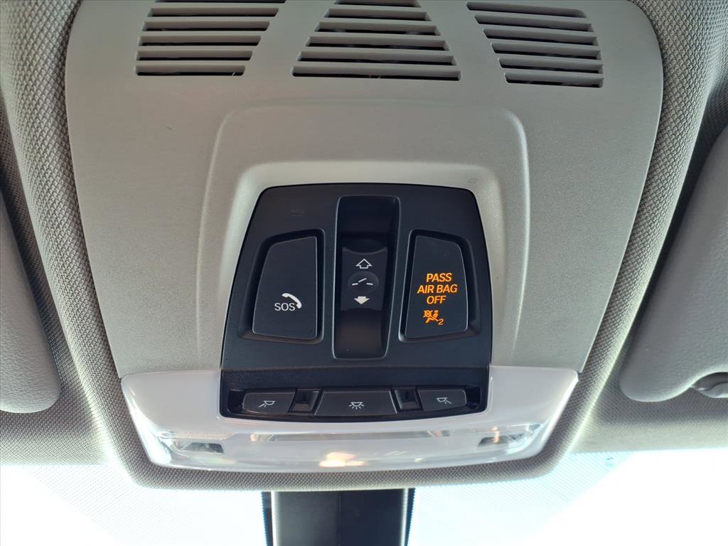 Used 2017 BMW 320i xDrive Sedan image 12