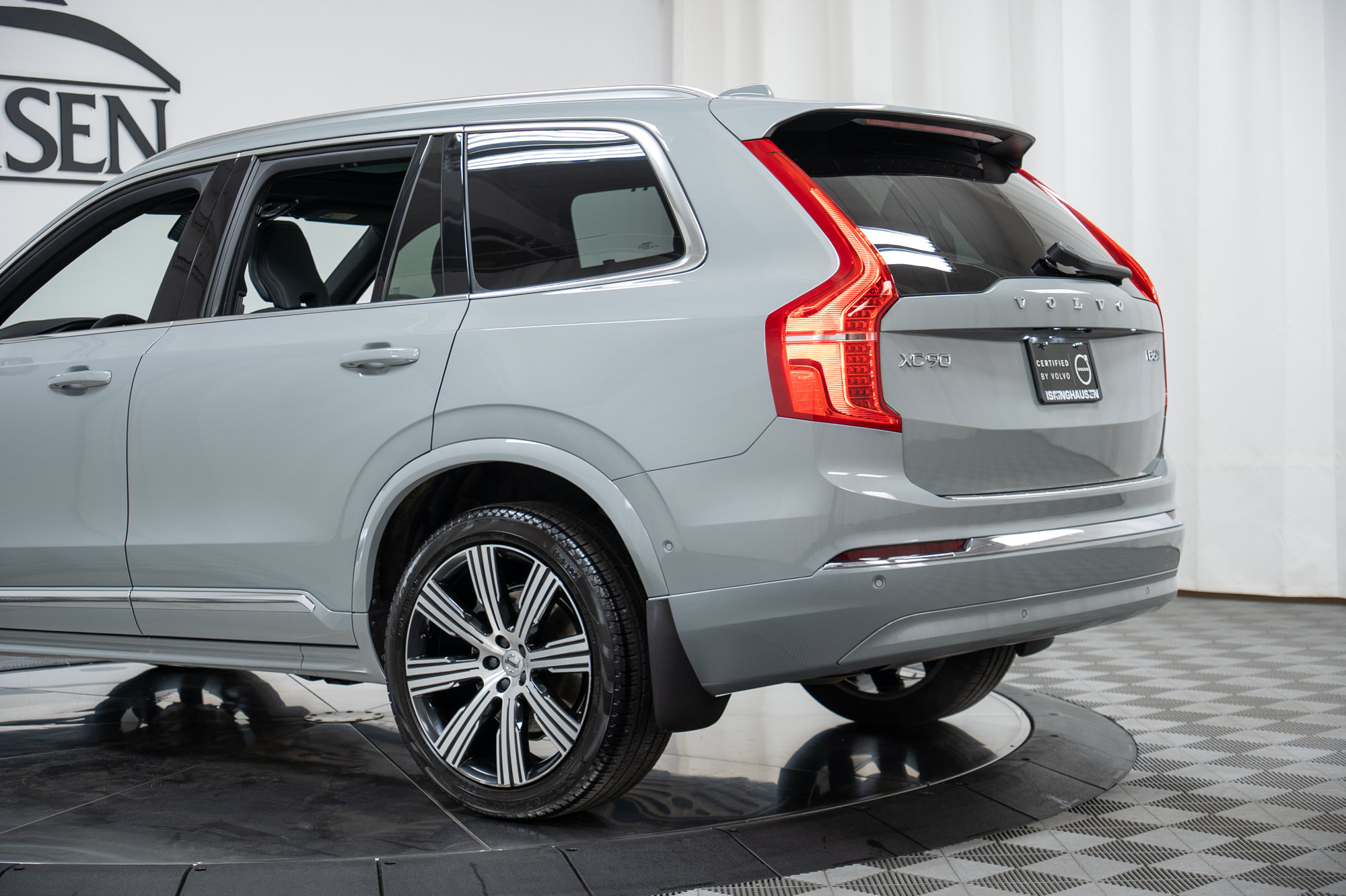 Certified 2024 Volvo XC90 B6 Ultimate w/ Protection Package Premier AWD/4WD image 30
