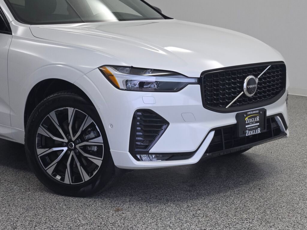 Used 2025 Volvo XC60 B5 Plus image 2