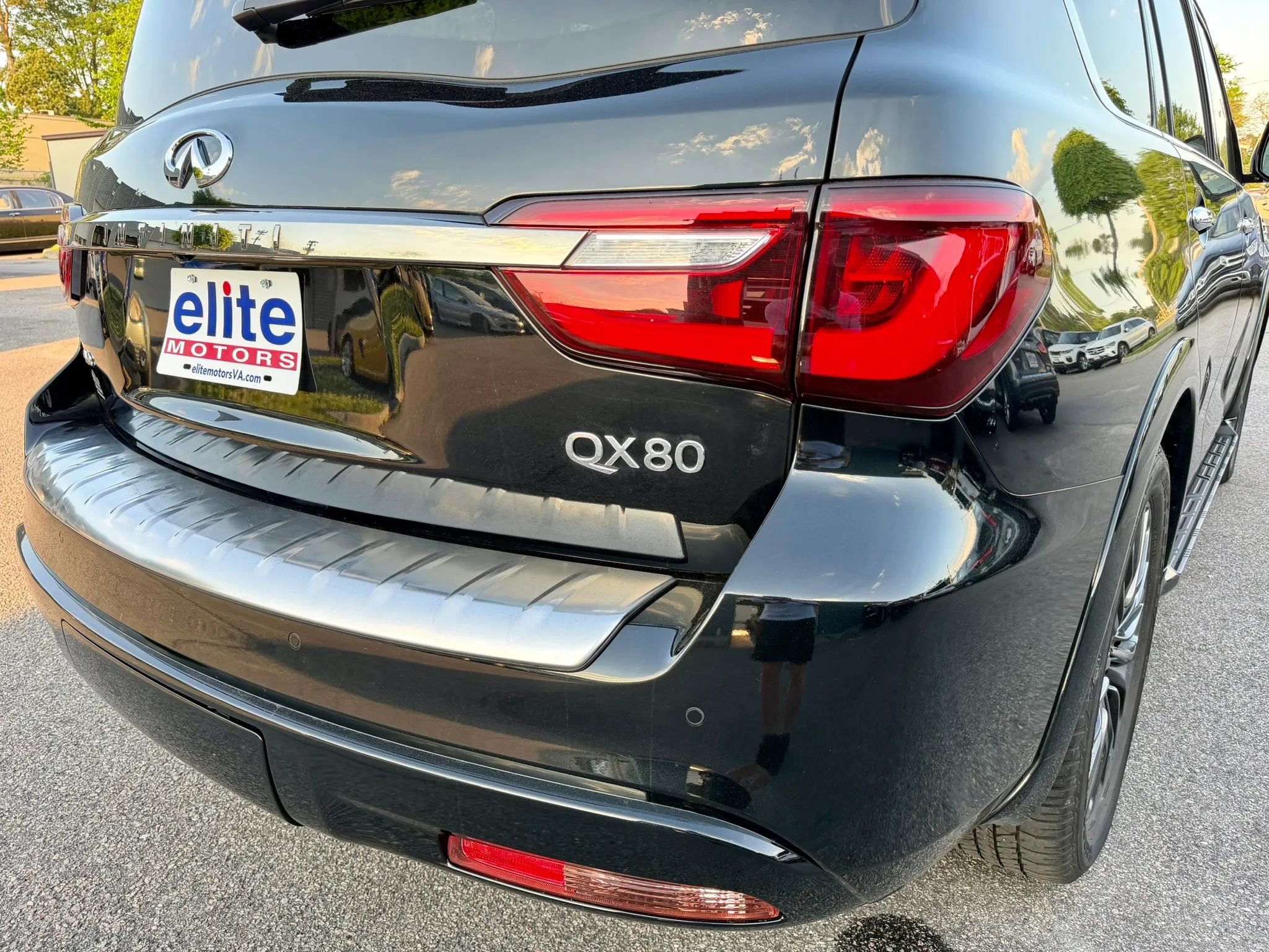 Used 2024 INFINITI QX80 Premium Select w/ Cargo Package AWD/4WD image 16