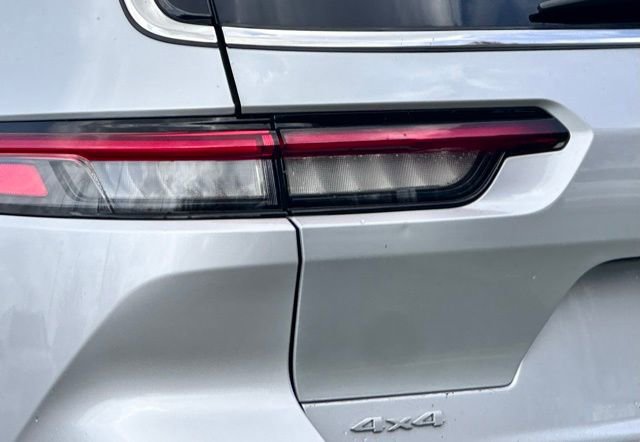 Used 2024 Jeep Grand Cherokee L Limited w/ Luxury Tech Group II image 9