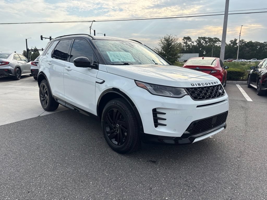 Used 2024 Land Rover Discovery Sport Dynamic SE AWD/4WD image 3