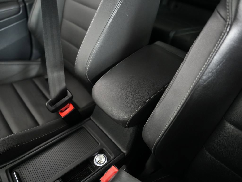 Used 2015 Volkswagen Golf R 4-Door AWD/4WD image 29