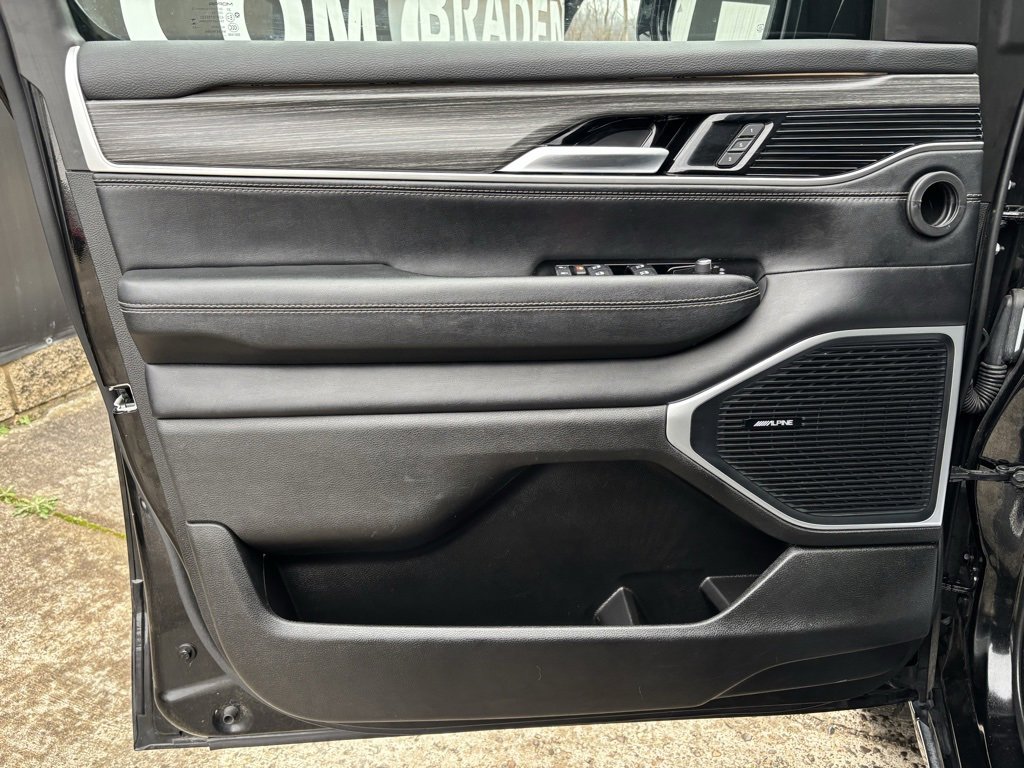 Used 2024 Jeep Wagoneer L Series II w/ Flexible Seating Group image 16