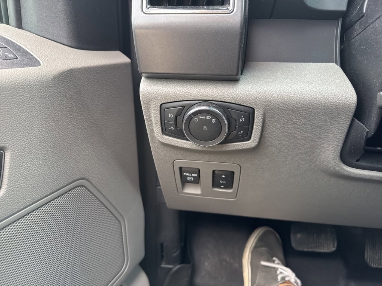 Used 2018 Ford F150 XLT w/ Equipment Group 302A Luxury image 22