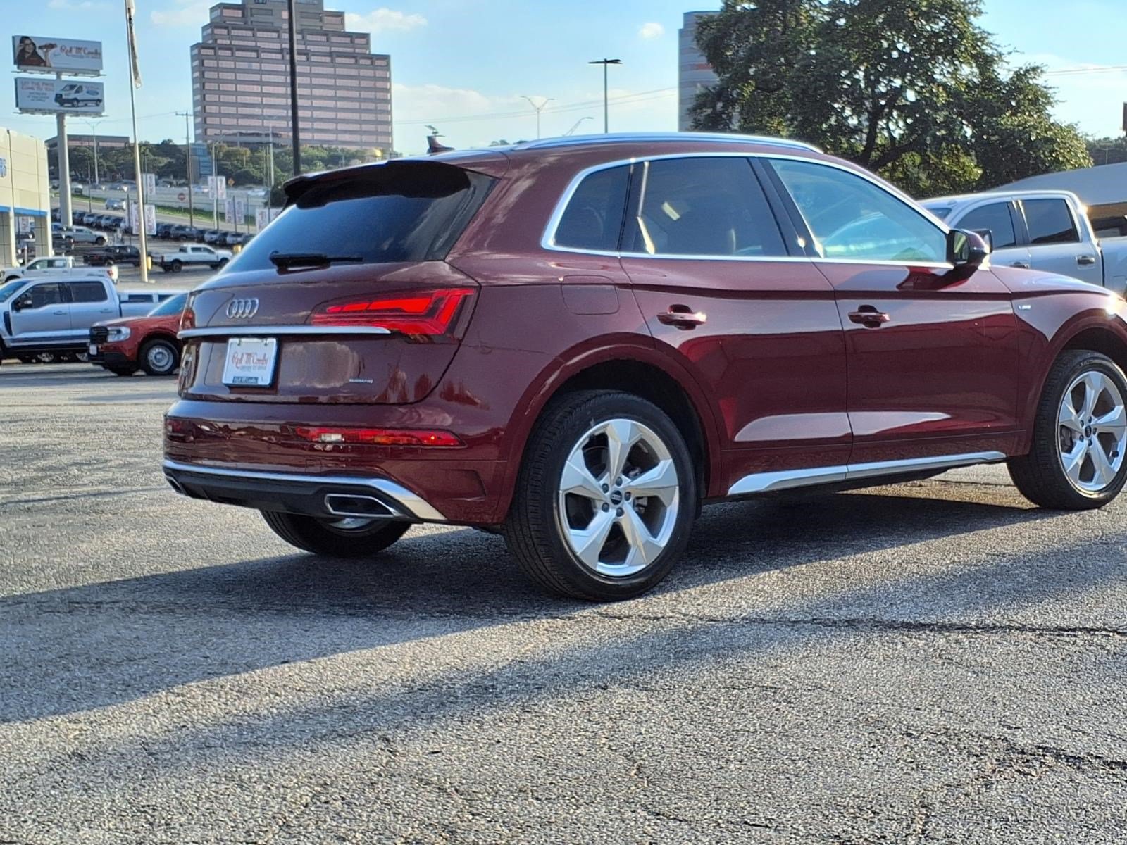 Used 2022 Audi Q5 2.0T Premium Plus w/ Premium Plus Package AWD/4WD image 6