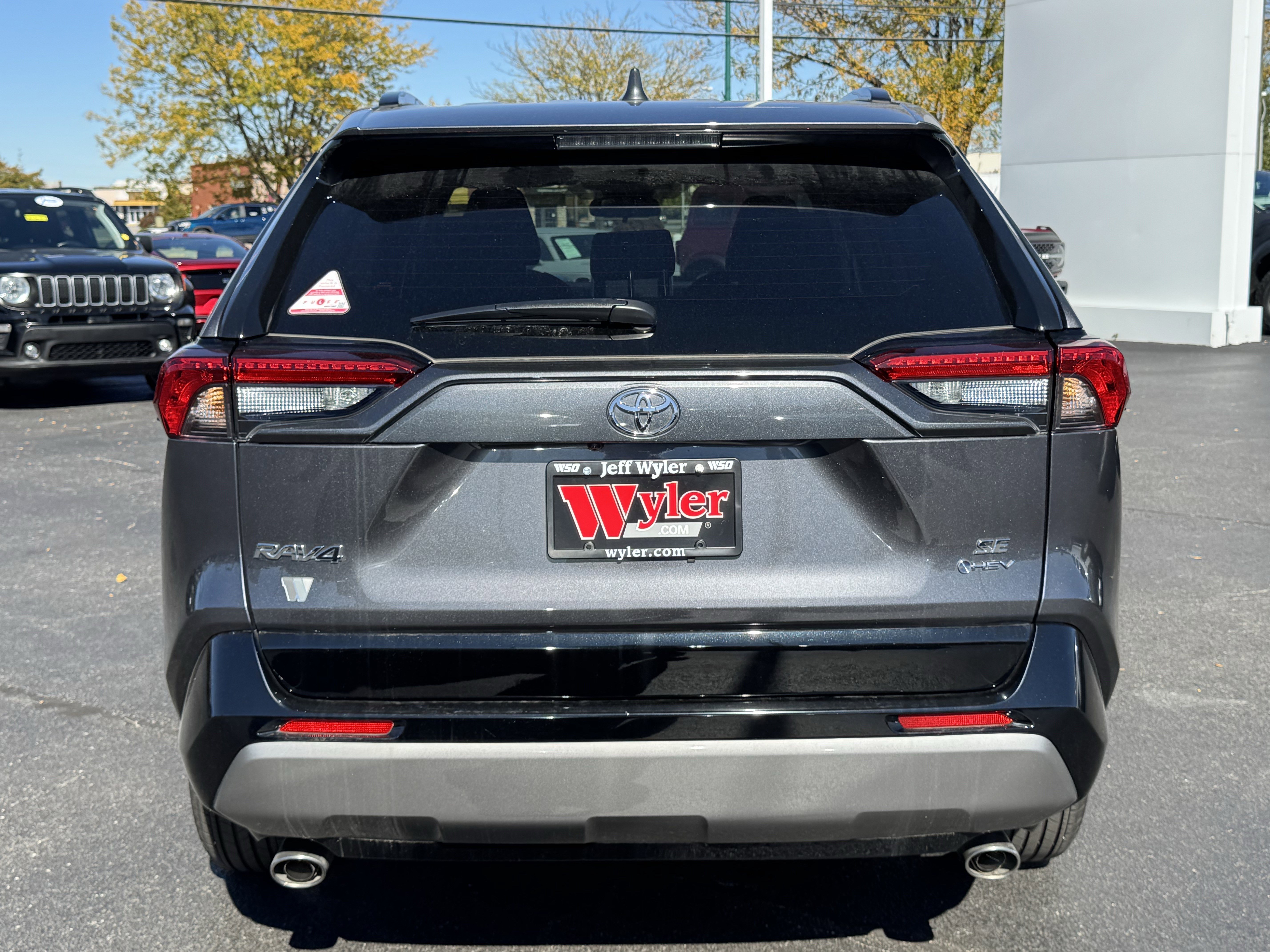 Used 2025 Toyota RAV4 SE image 19