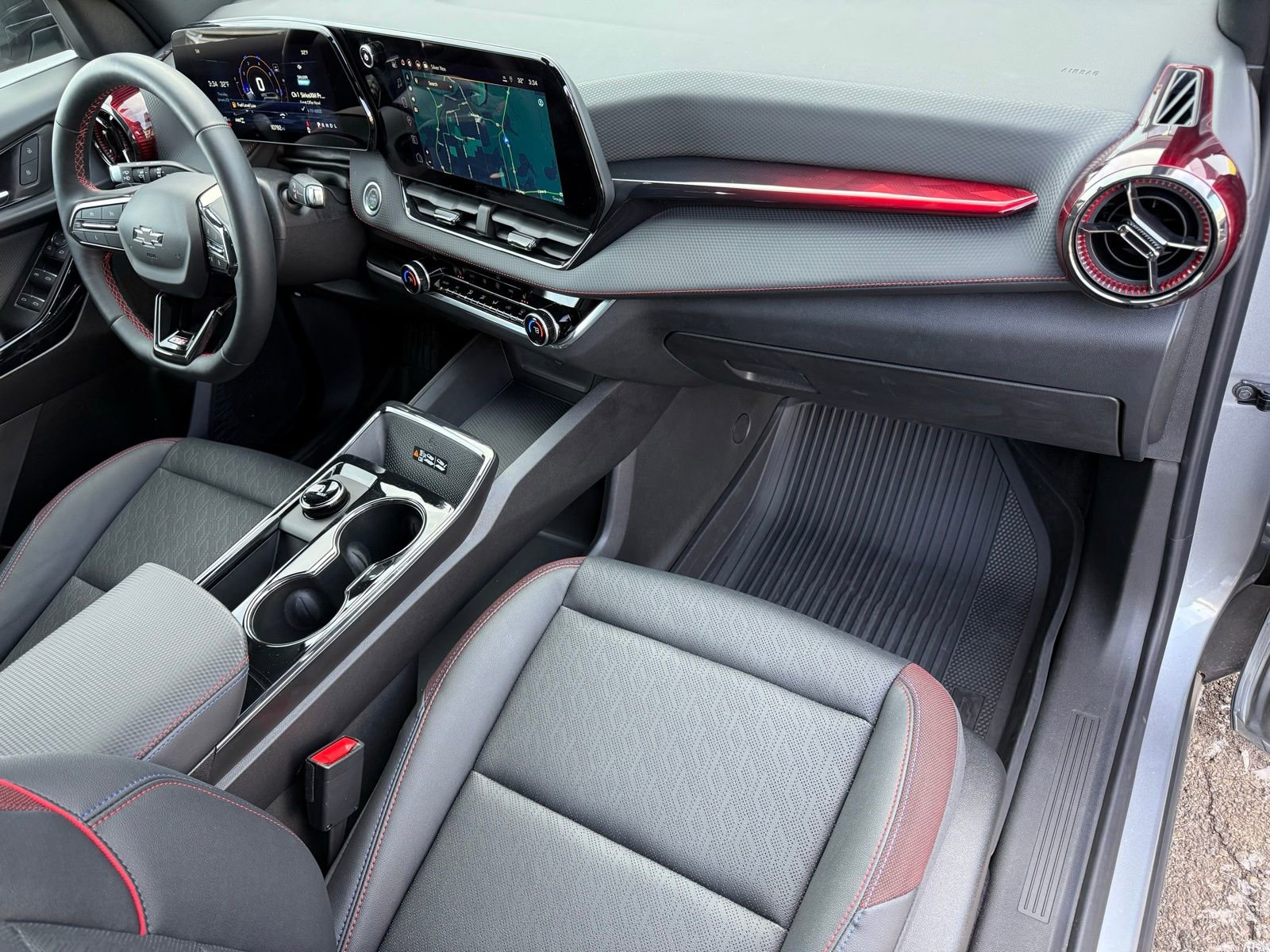 Used 2025 Chevrolet Equinox RS image 16