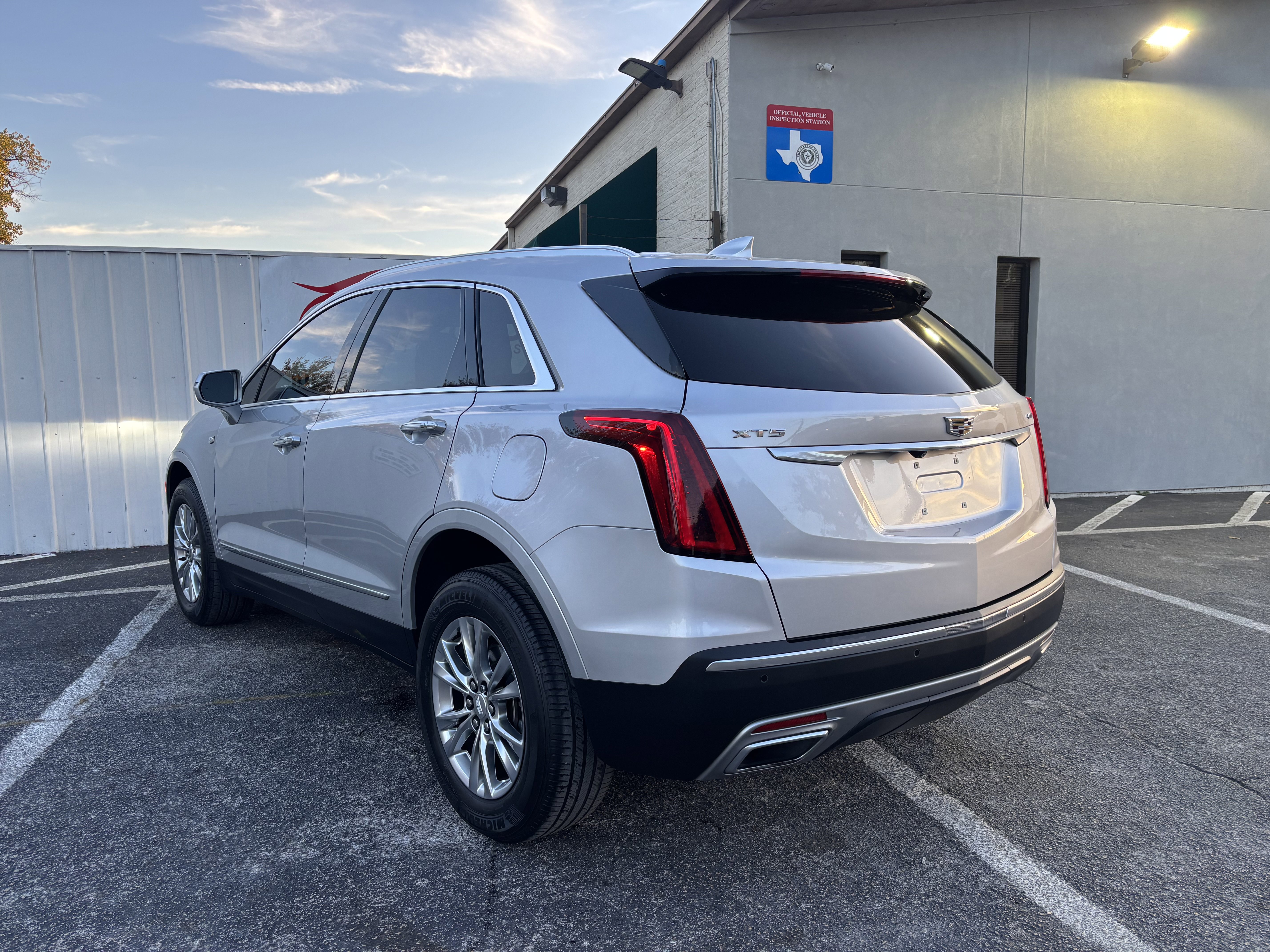 Used 2020 Cadillac XT5 Premium Luxury image 3