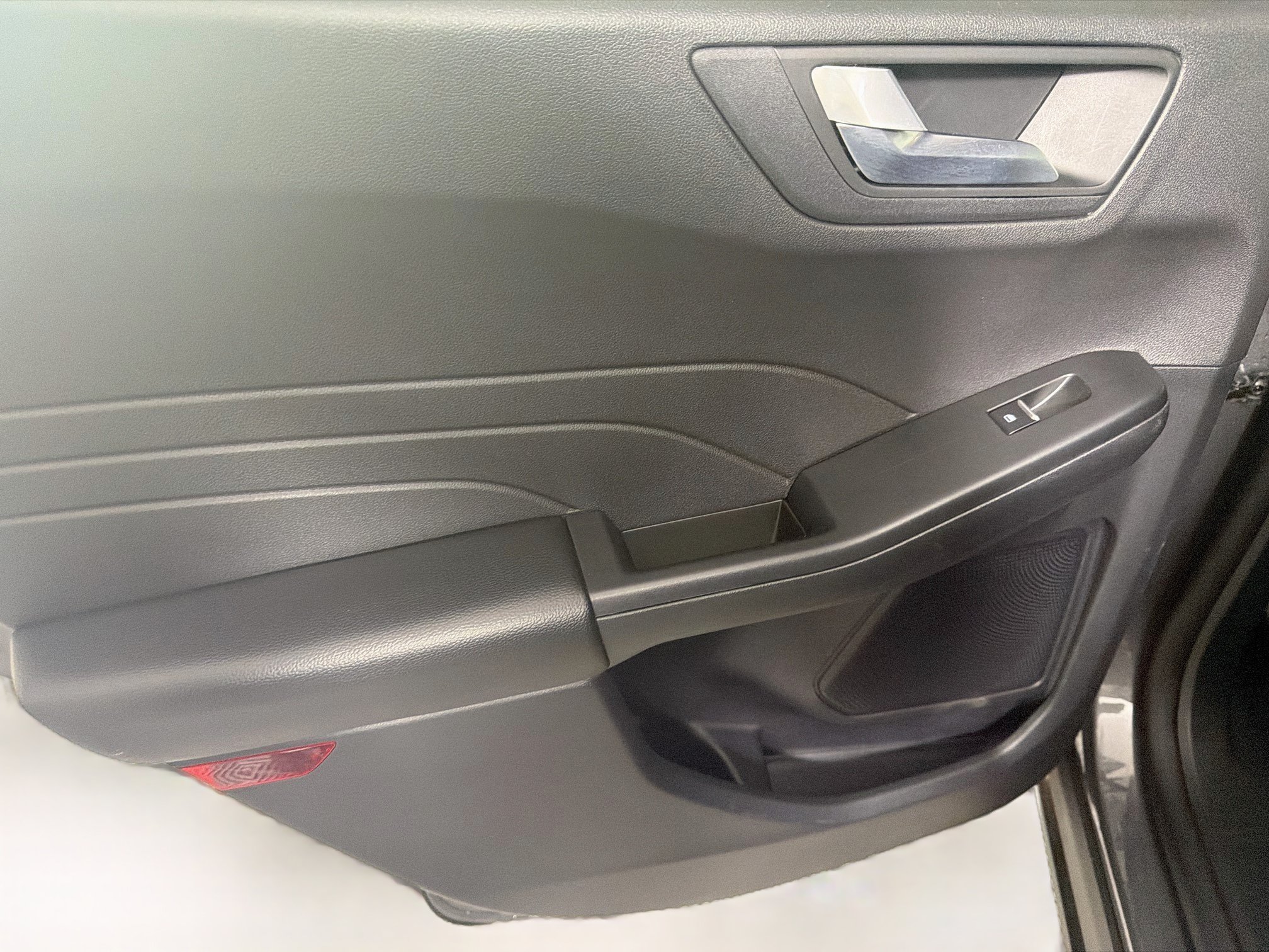Used 2025 Ford Escape ST-Line FWD image 24