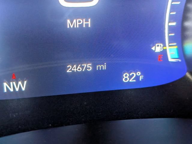 Used 2025 Chrysler Pacifica Select FWD image 18