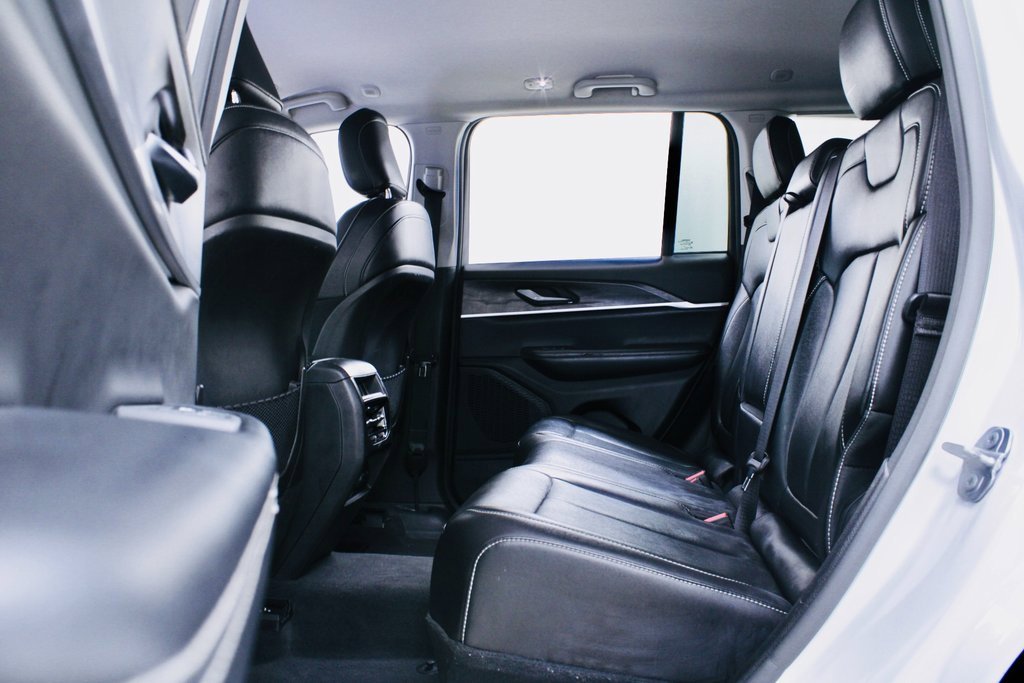 Used 2023 Jeep Grand Cherokee Limited image 10