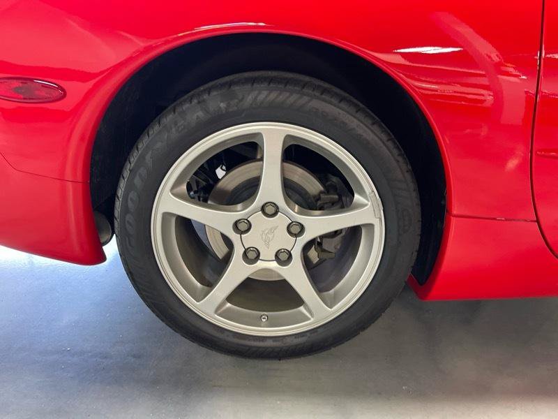Used 2001 Chevrolet Corvette Convertible RWD image 20