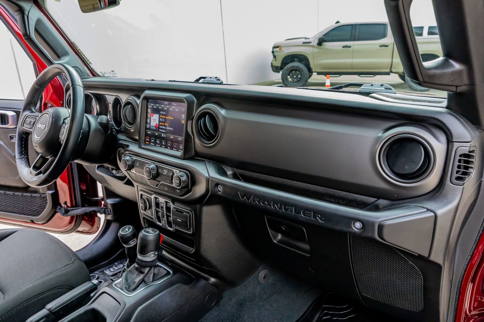 Used 2022 Jeep Wrangler Unlimited Sport image 17