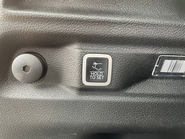 Used 2025 Jeep Grand Cherokee L Altitude image 34