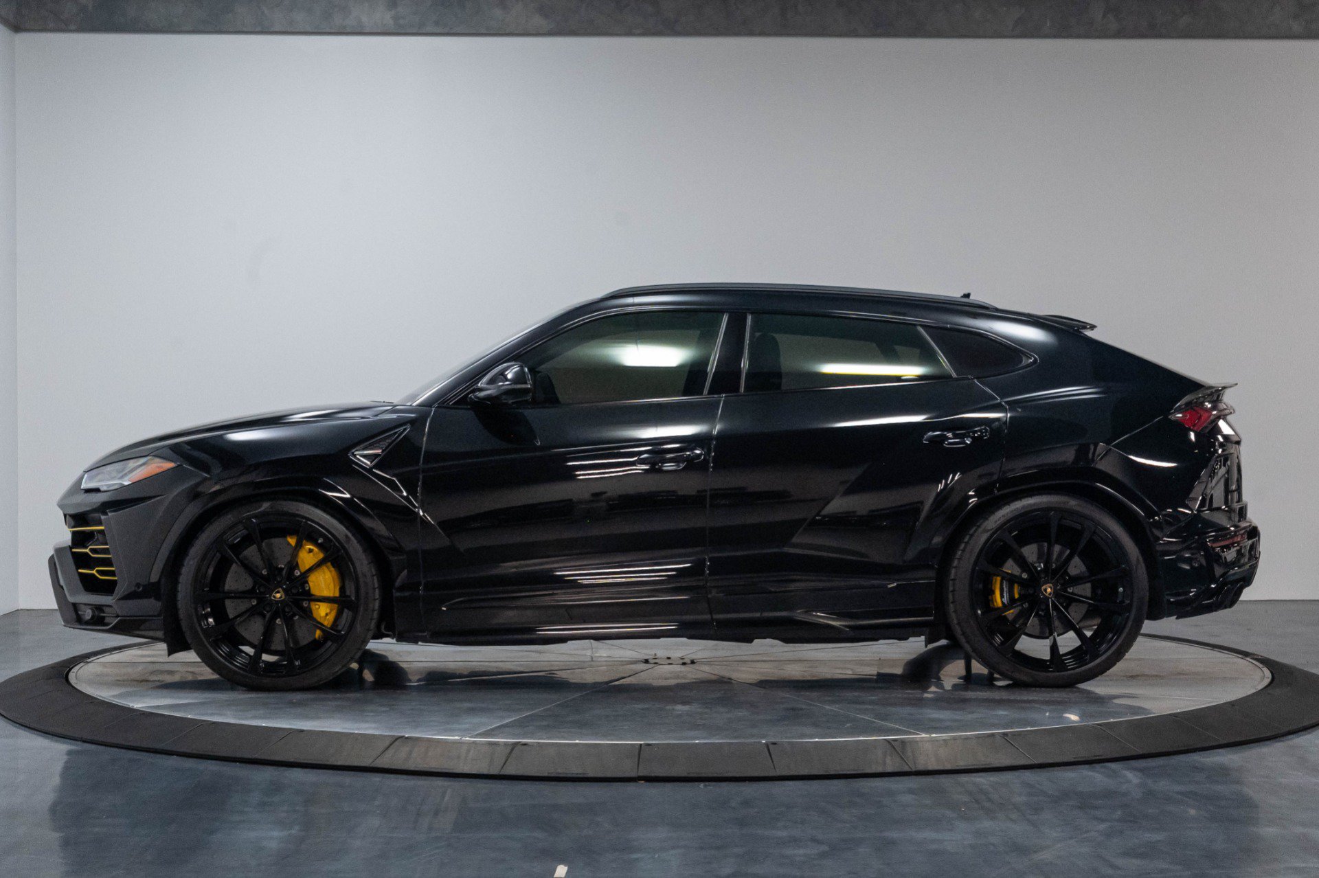 Used 2019 Lamborghini Urus AWD/4WD image 54