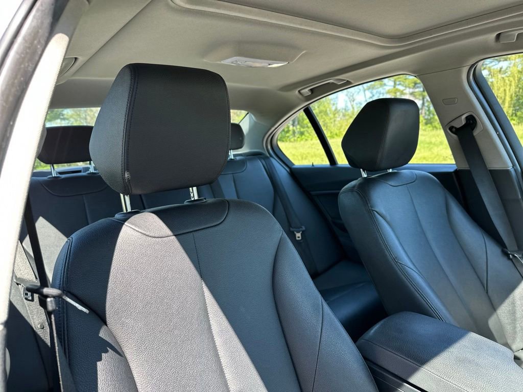 Used 2018 BMW 320i xDrive Sedan w/ Convenience Package AWD/4WD image 25
