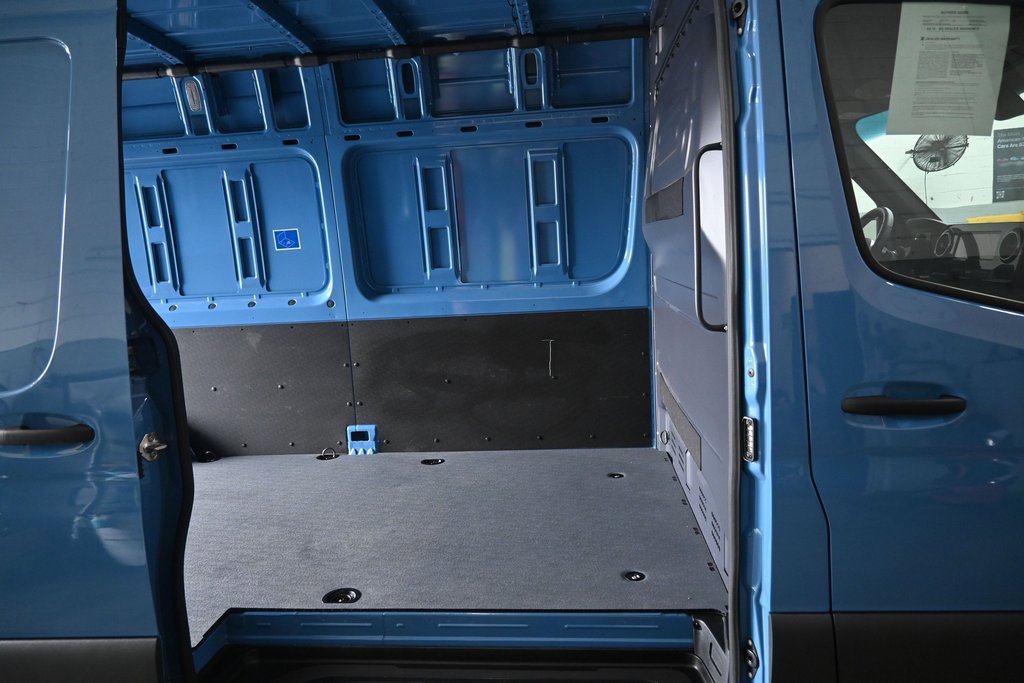 Used 2024 Mercedes-Benz eSprinter 170 Cargo image 31