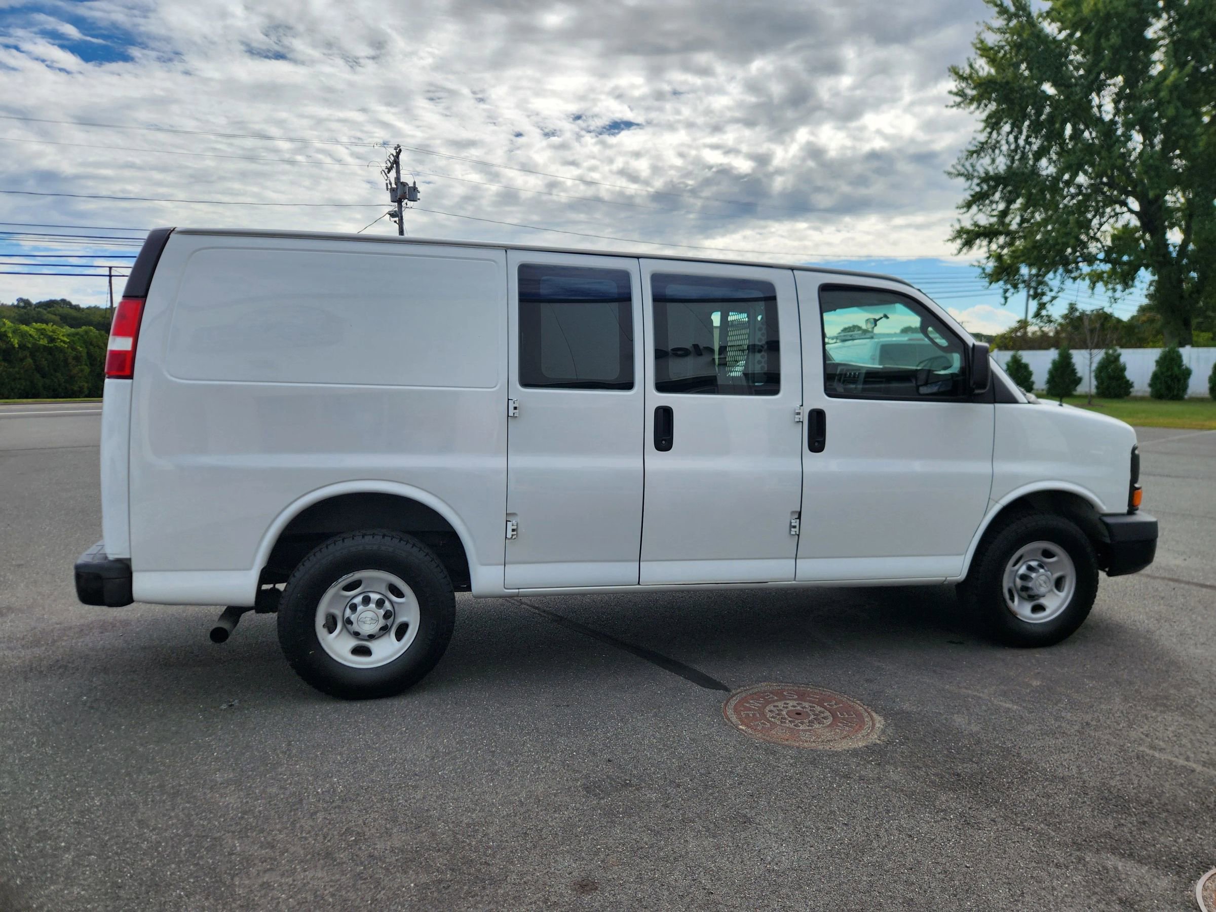 Used 2016 Chevrolet Express 2500 image 18