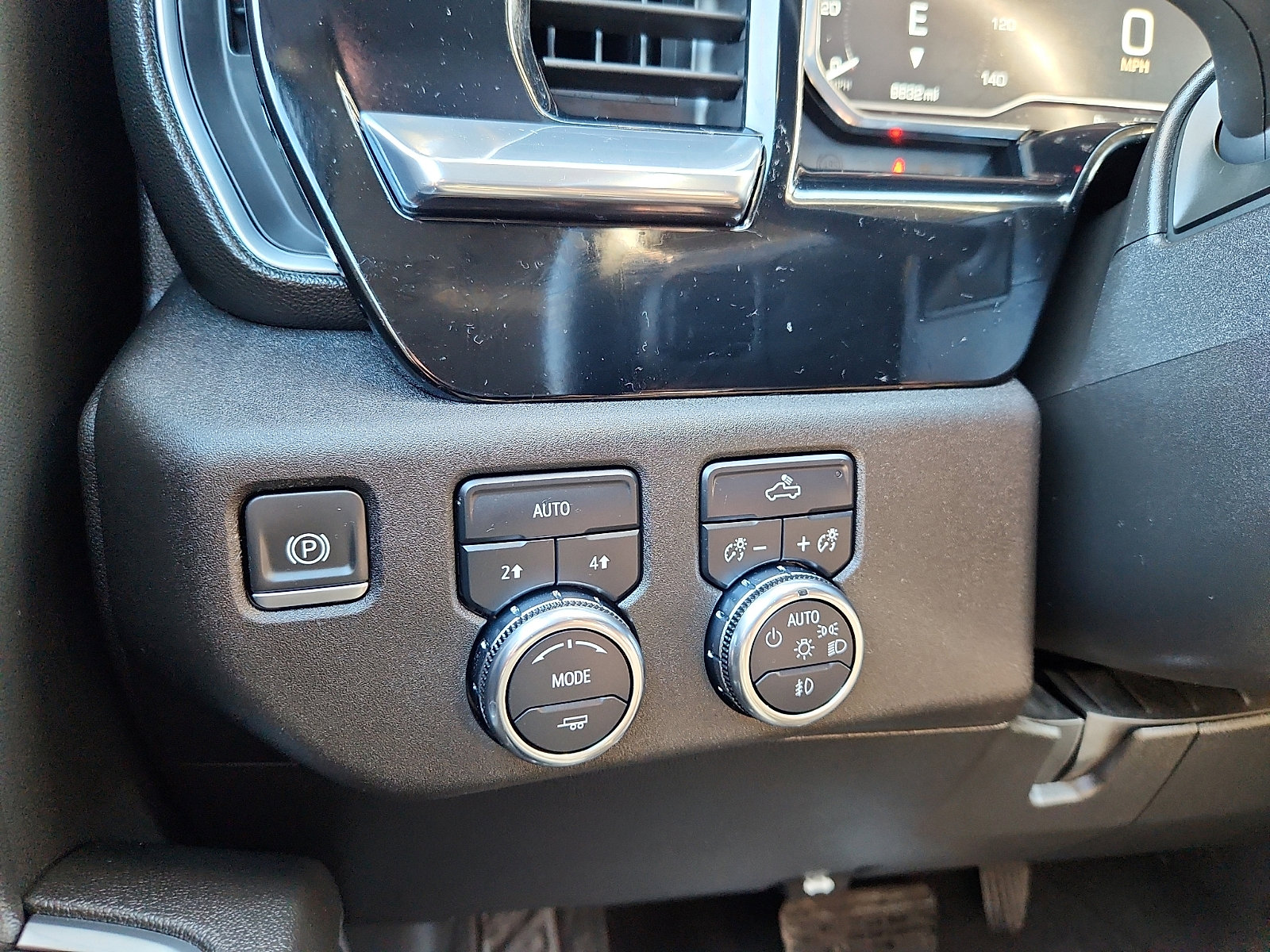 Used 2023 GMC Sierra 1500 Elevation image 25