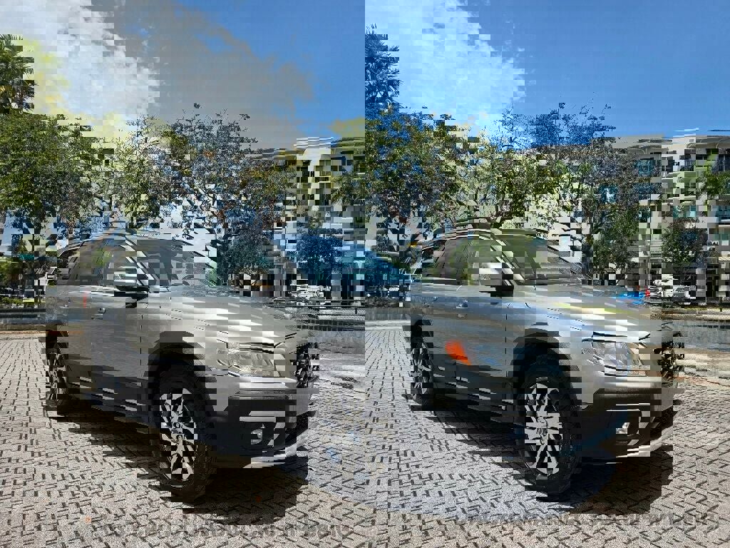 Used 2015 Volvo XC70 T5 Premier w/ Proximity Package FWD image 1