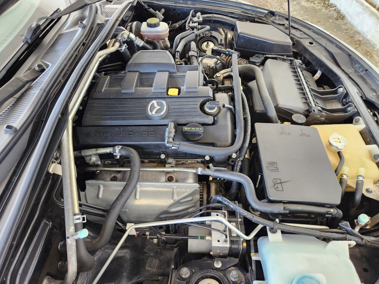 Used 2012 MAZDA MX-5 Miata Sport RWD image 10