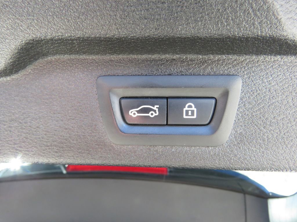 Used 2017 BMW X5 xDrive40e image 18