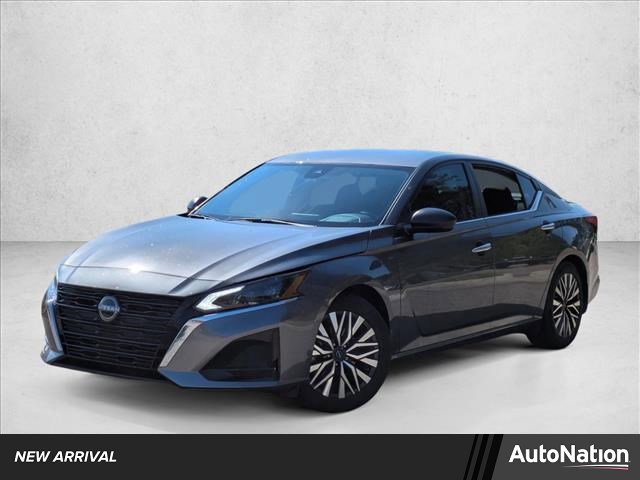 Used 2024 Nissan Altima 2.5 SV image 1