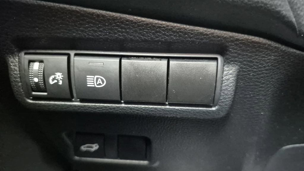 Used 2024 Toyota Corolla Cross XLE w/ Convenience Package image 25