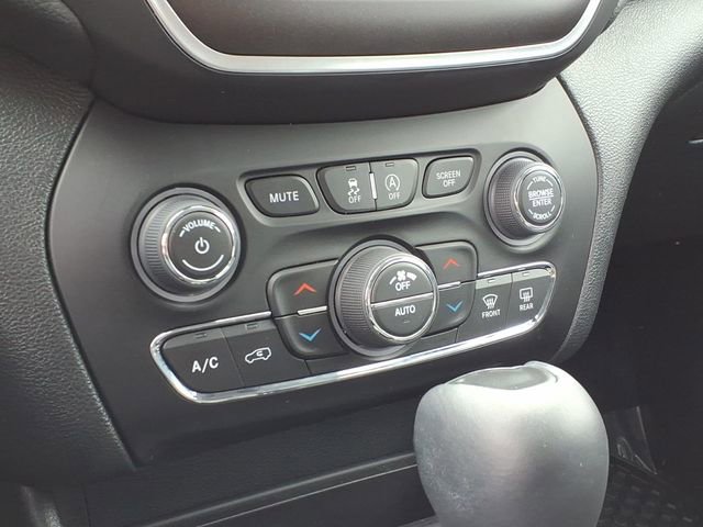 Used 2022 Jeep Cherokee Trailhawk w/ Premium Leather Package image 18