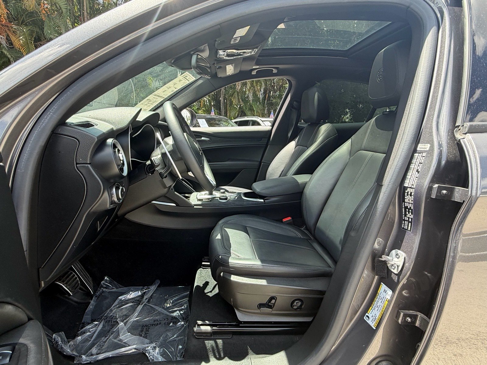 Used 2023 Alfa Romeo Stelvio Sprint RWD image 9