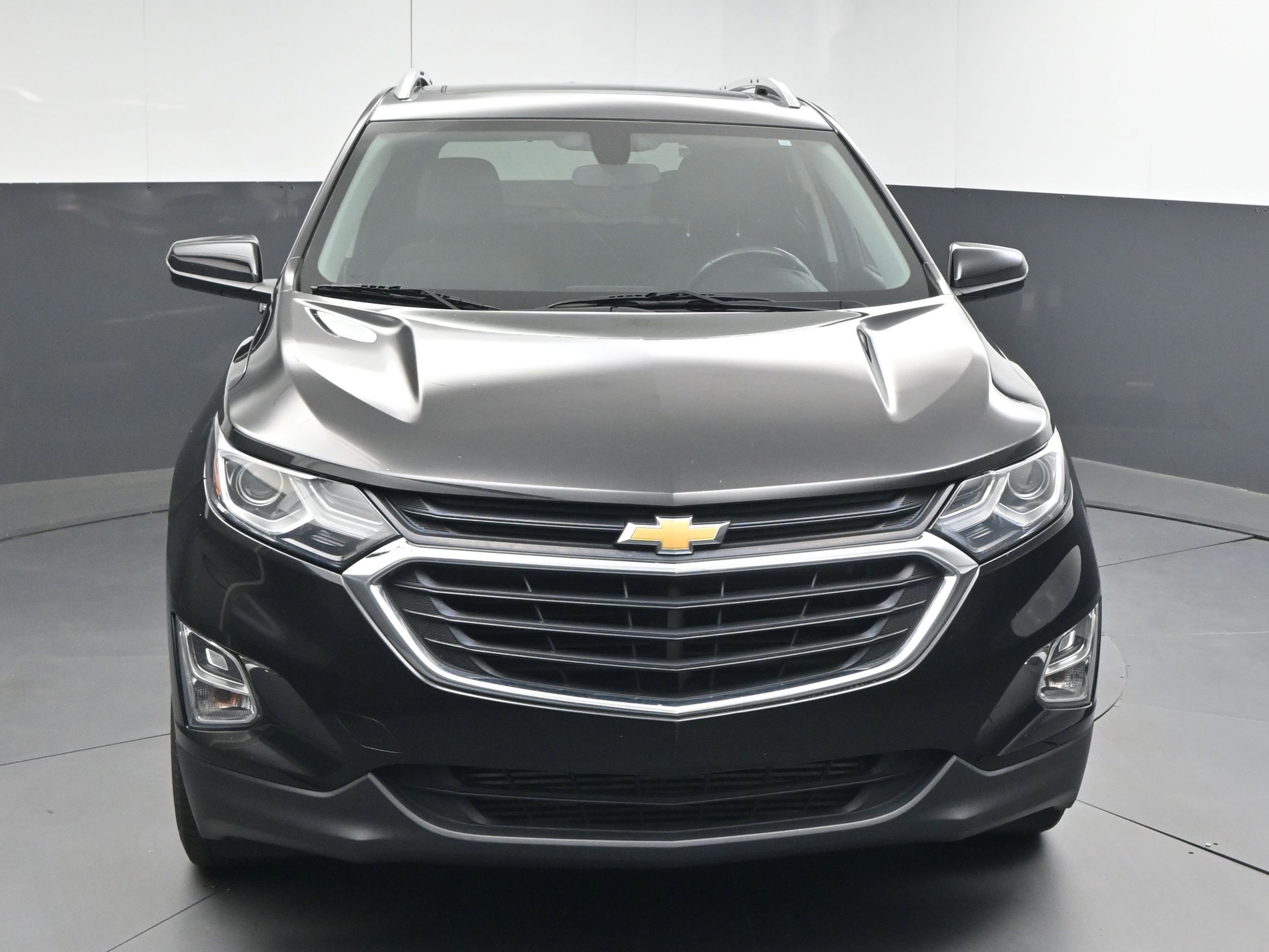 Used 2019 Chevrolet Equinox LT w/ Sun & Navigation Package image 2