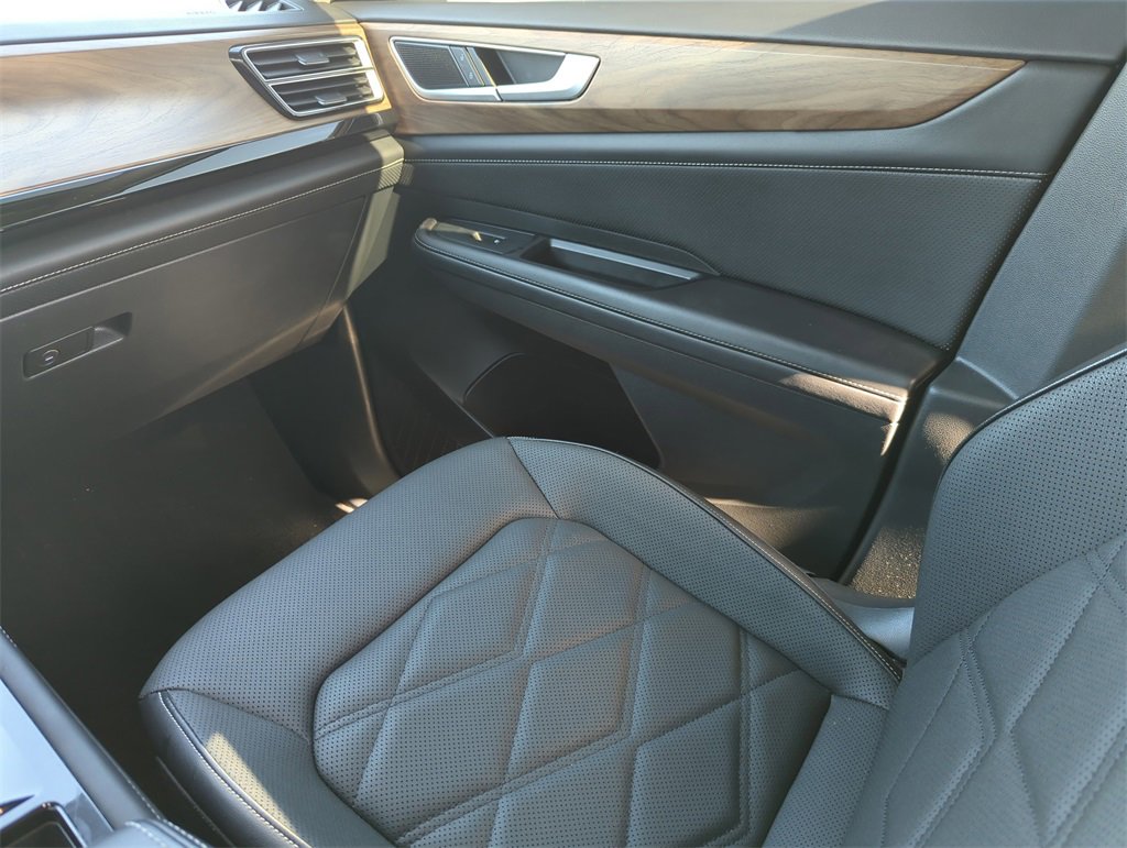 Used 2025 Volkswagen Atlas SE image 29