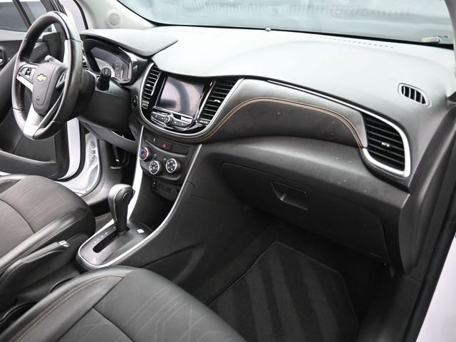 Used 2021 Chevrolet Trax LT w/ Sport Edition image 16