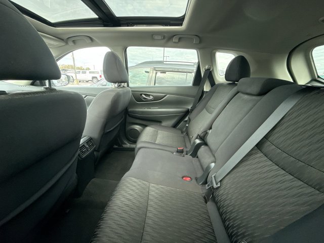 Used 2019 Nissan Rogue SV w/ Sun & Sound Touring Package AWD/4WD image 8