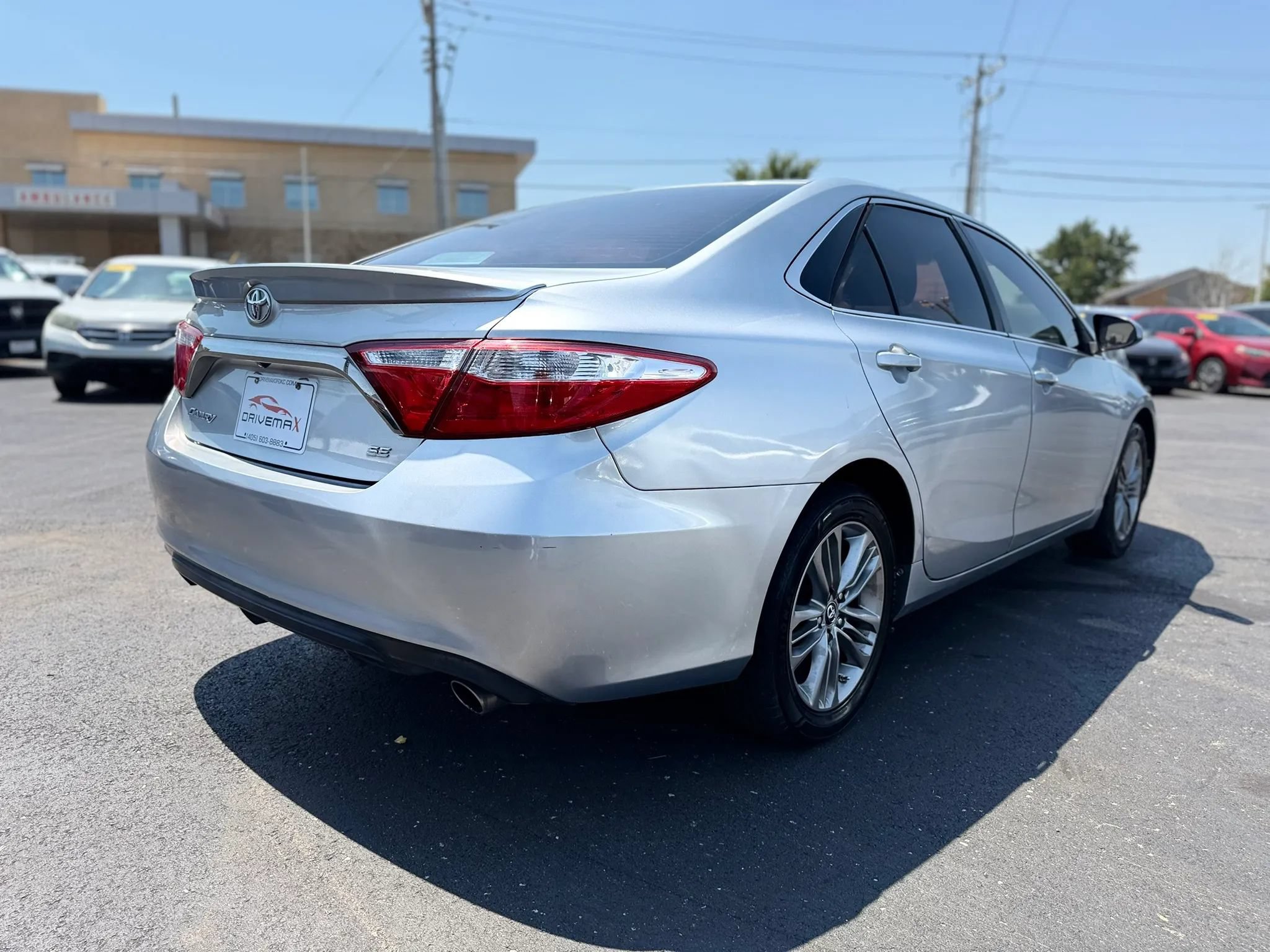 Used 2017 Toyota Camry SE FWD image 3