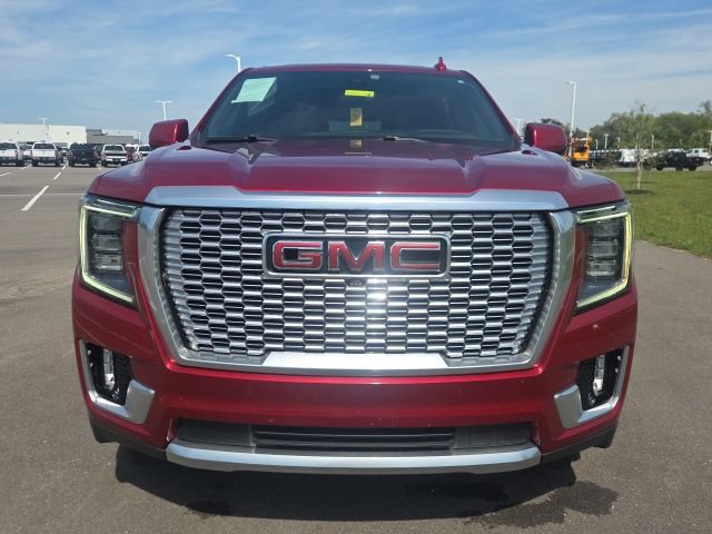 Used 2021 GMC Yukon XL Denali w/ Denali Ultimate Package AWD/4WD image 3