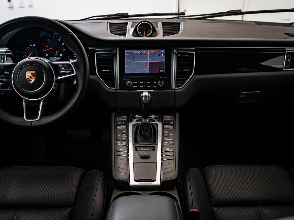 Certified 2018 Porsche Macan image 6