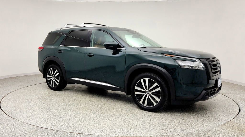 Used 2023 Nissan Pathfinder Platinum w/ Black Appearance Package AWD/4WD image 3